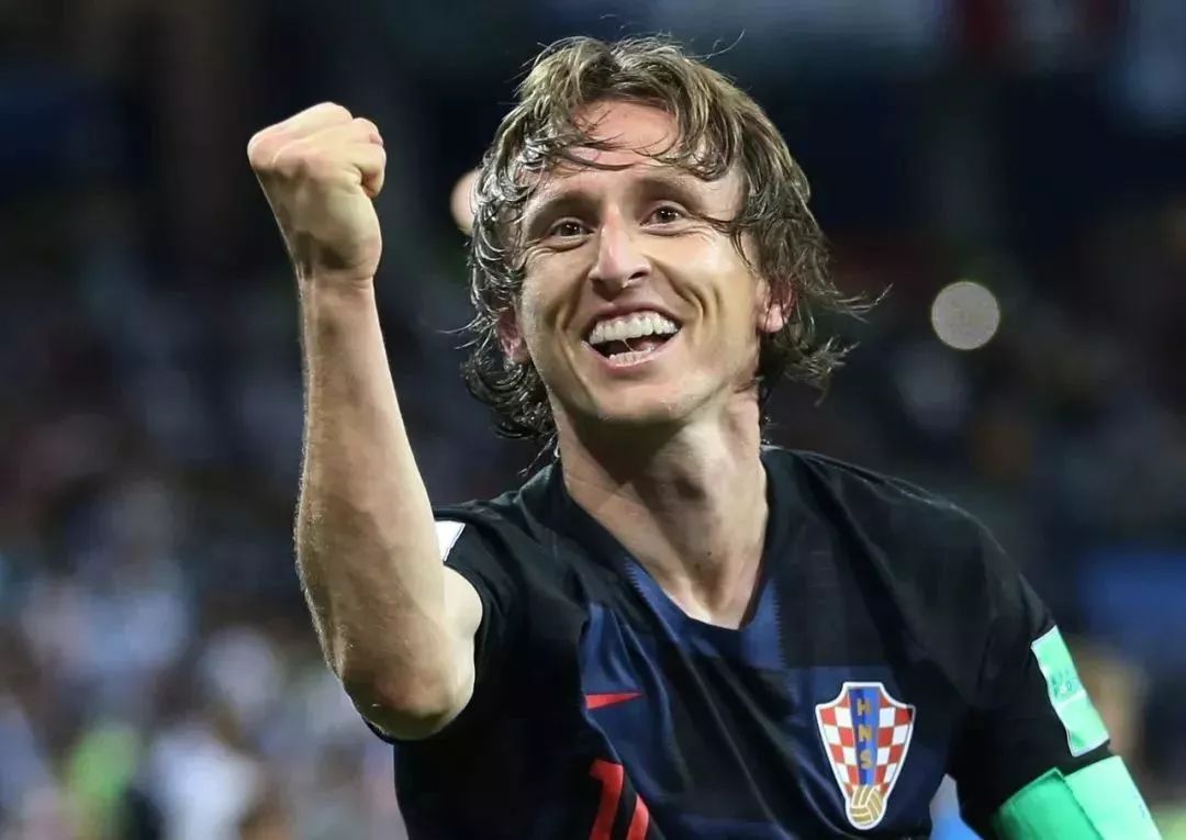 比赛局势复杂引发热议!,西亚卡姆在DWG比赛中夺冠上演精彩一战 比赛局势复杂引发热议!,西亚卡姆在DWG比赛中夺冠上演精彩一战