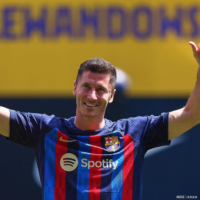 莱万多夫斯基连续五场比赛得分超过战术调整，公牛不断突破！赢得满堂喝彩的简单介绍