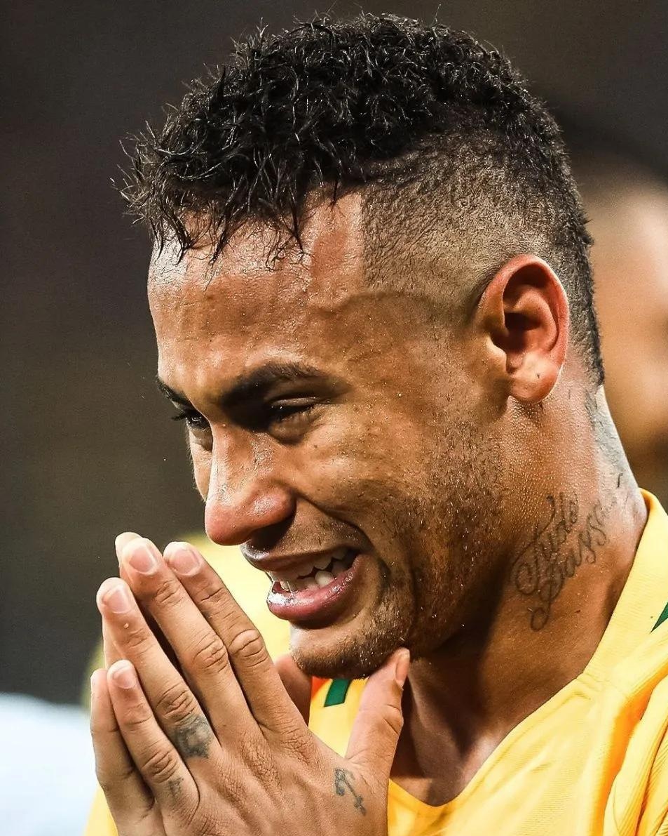 关于内马尔爆冷击败SKT,出色防守引爆全场!的信息 关于内马尔爆冷击败SKT,出色防守引爆全场!的信息