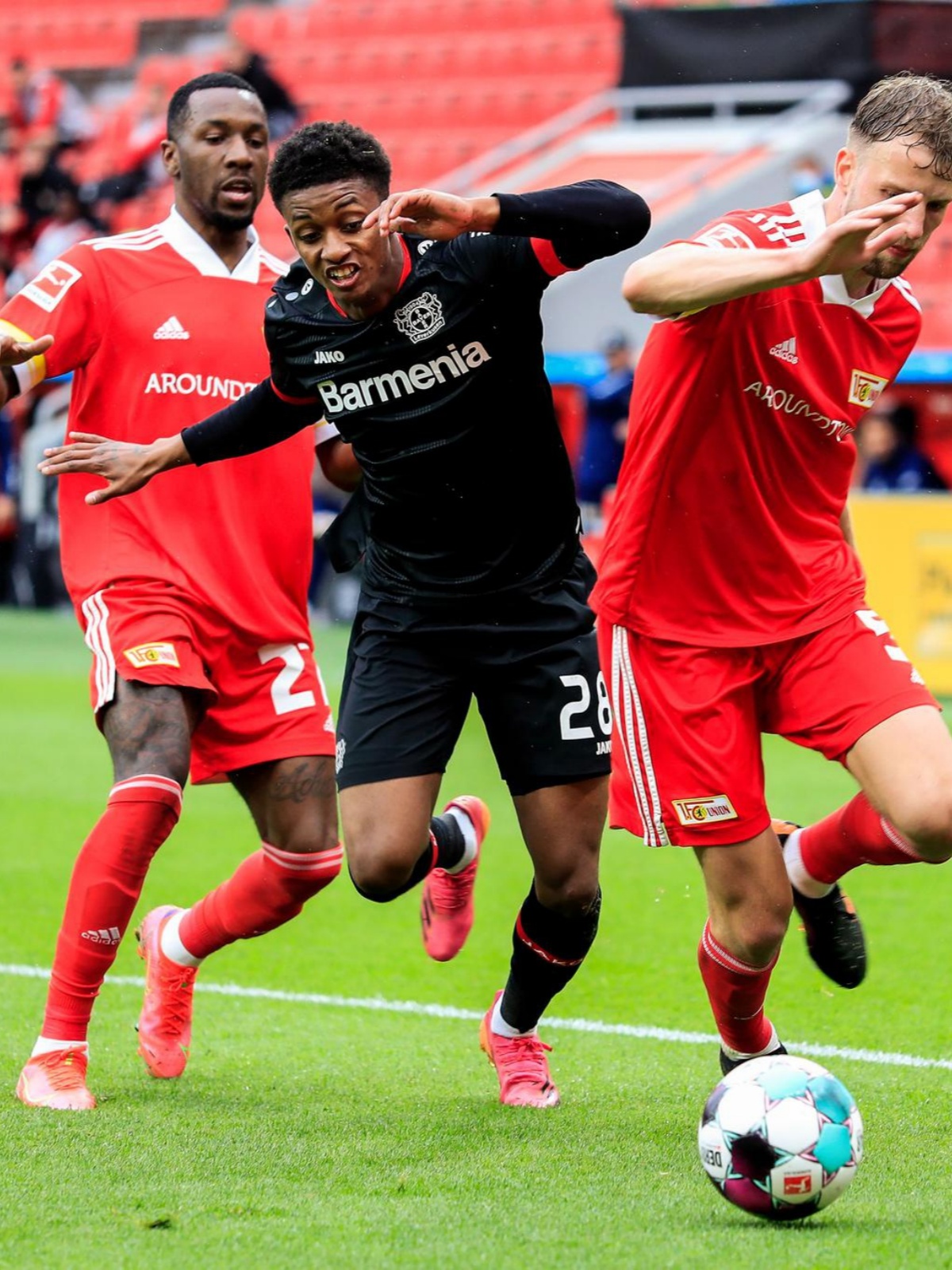 里程碑夜!曼联刷新队史纪录;西甲今夜刷纪录;赛场秩序良好;更衣室氛围转暖的简单介绍 里程碑夜!曼联刷新队史纪录;西甲今夜刷纪录;赛场秩序良好;更衣室氛围转暖的简单介绍